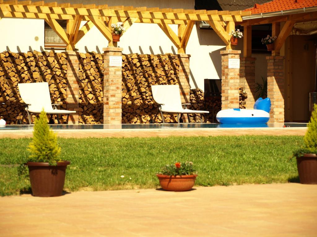 Patkoszeg Vendeghaz Hotel Kaposfo Ngoại thất bức ảnh